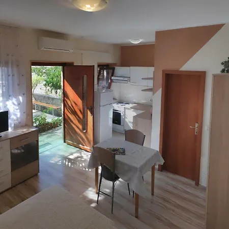 Niko Apartment